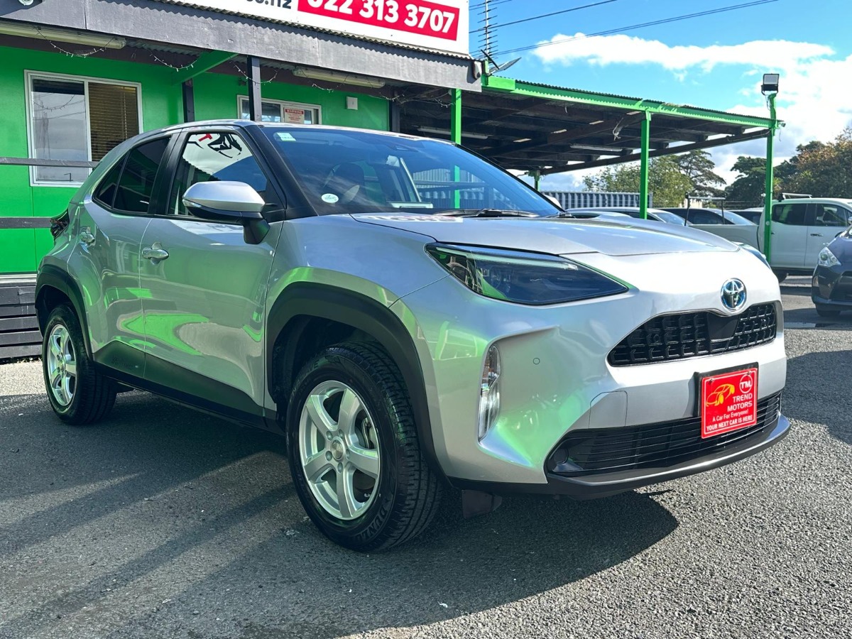 2020 TOYOTA YARIS HYBRID CROSS-X Carousel 4