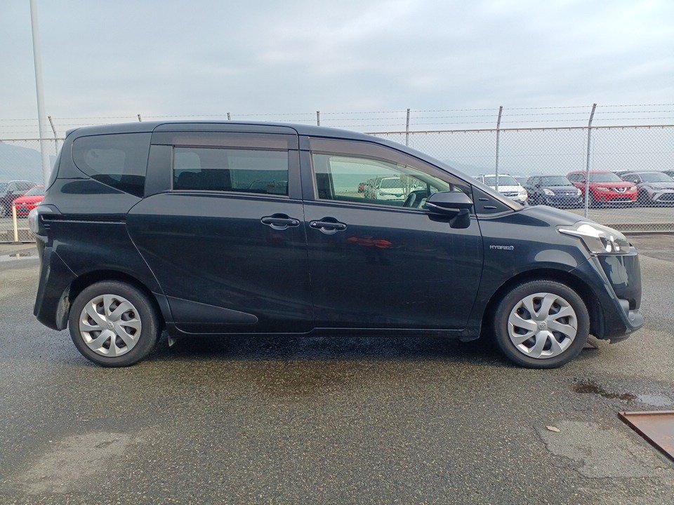 2016 TOYOTA SIENTA Carousel 3