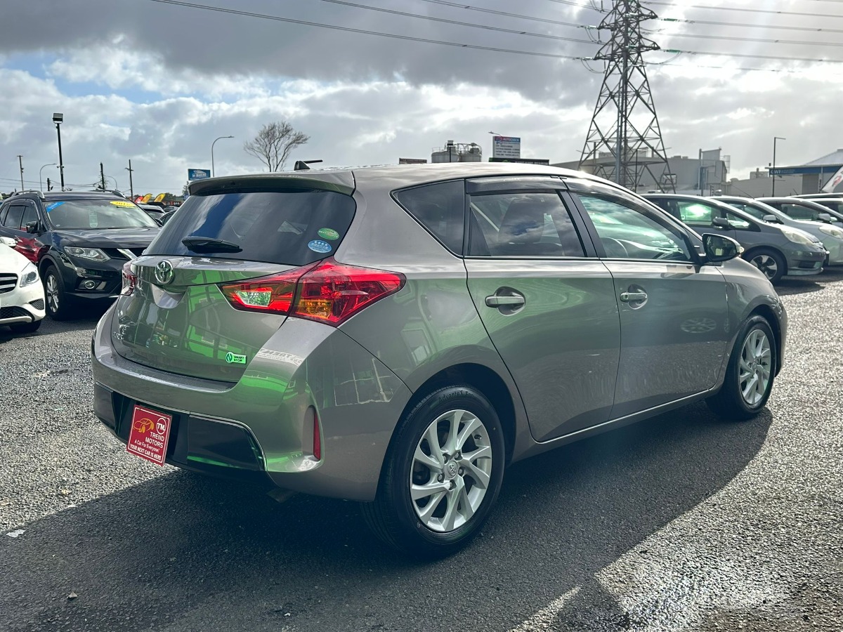 2012 TOYOTA AURIS Carousel 1