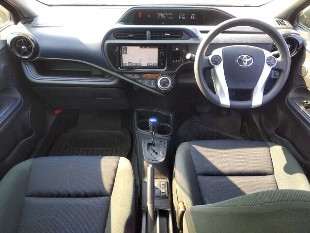 2016 TOYOTA AQUA S Carousel 3