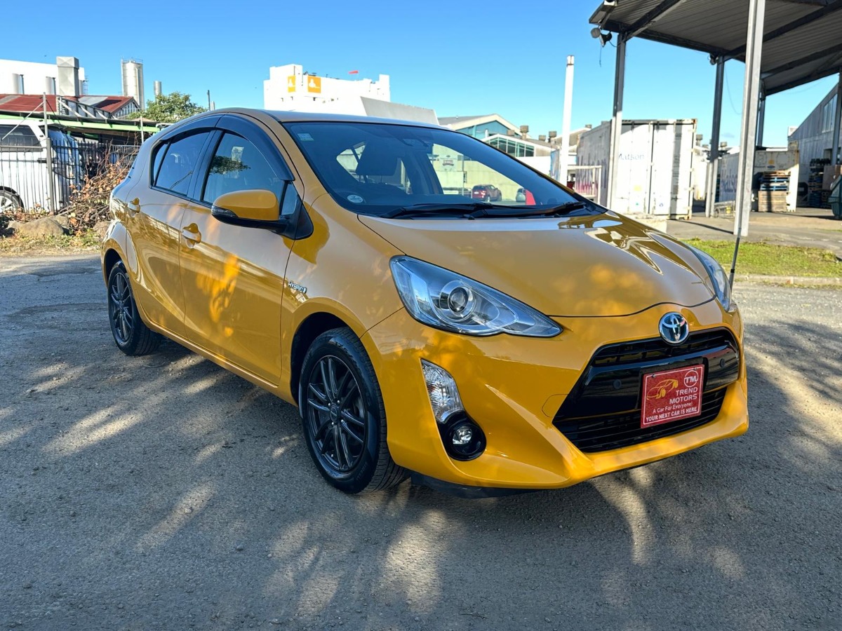 2017 TOYOTA AQUA G Carousel 3