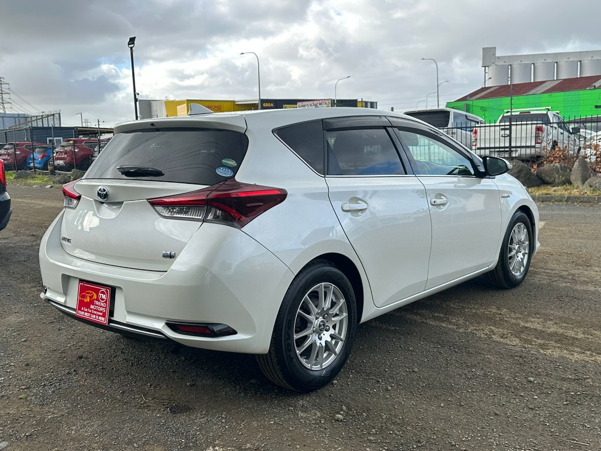 2020 TOYOTA AURIS HYBRID Carousel 1