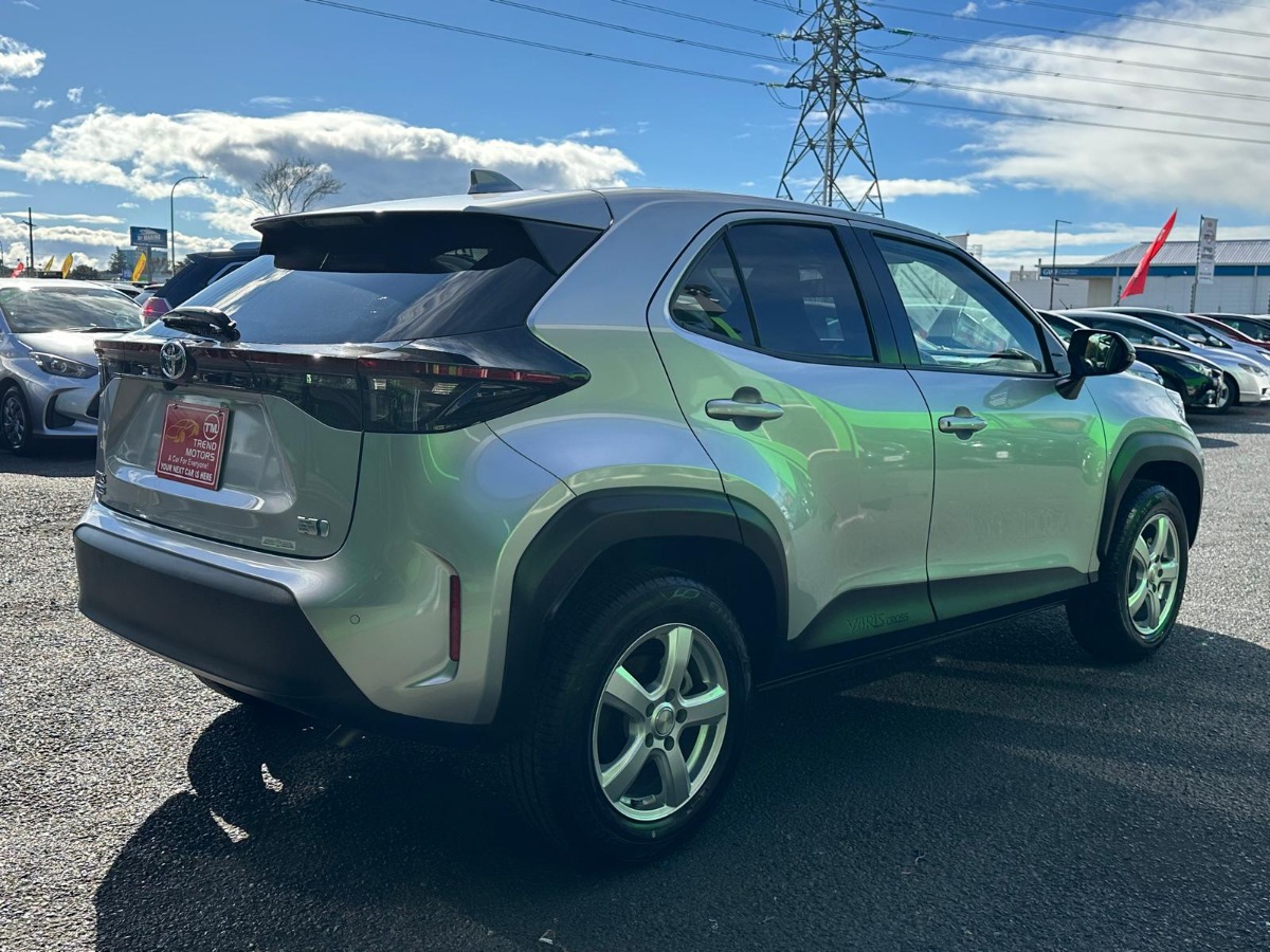 2020 TOYOTA YARIS HYBRID CROSS-X Carousel 1