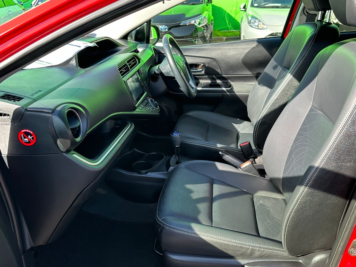 2013 TOYOTA AQUA S Carousel 5