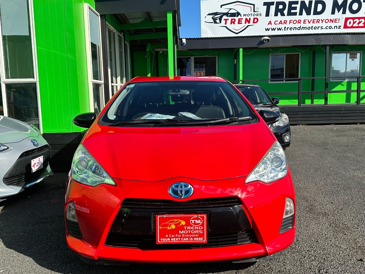 2013 TOYOTA AQUA S Carousel 2