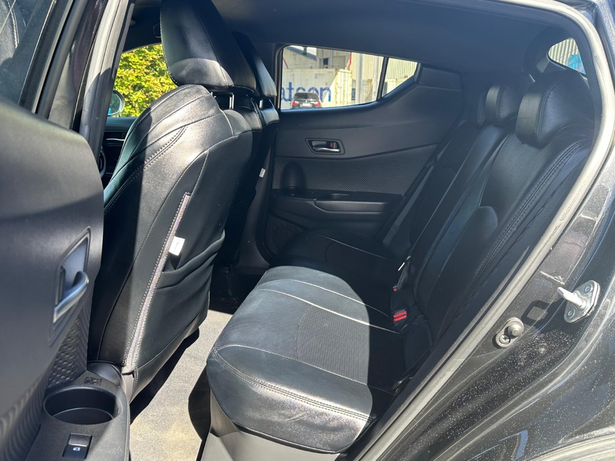 2017 TOYOTA C-HR S Carousel 7