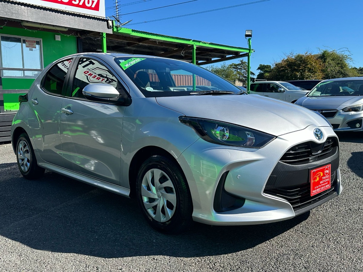 2021 TOYOTA YARIS HYBRID X Carousel 3