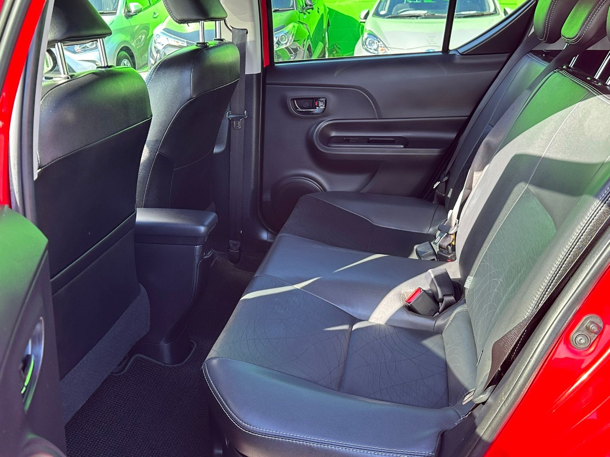 2013 TOYOTA AQUA S Carousel 6