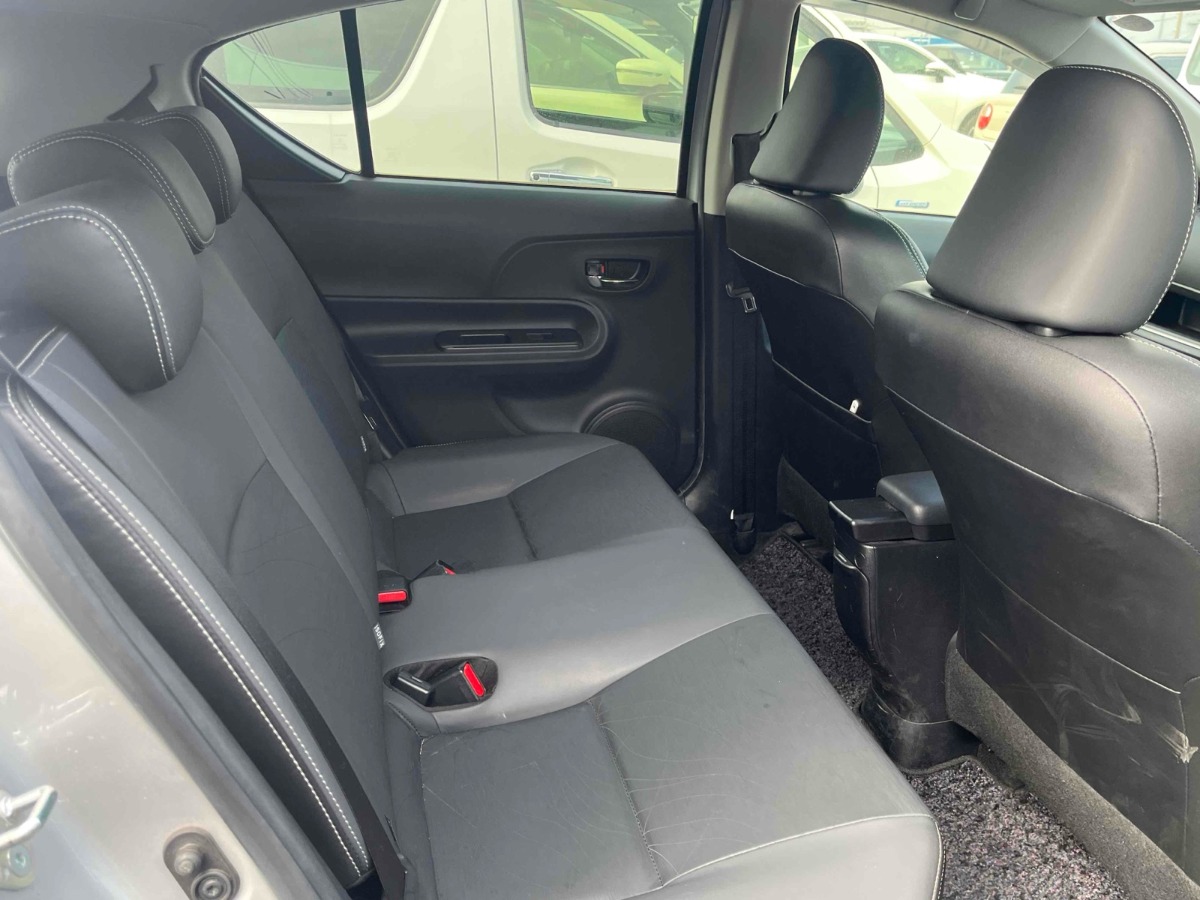2014 TOYOTA AQUA G Carousel 3