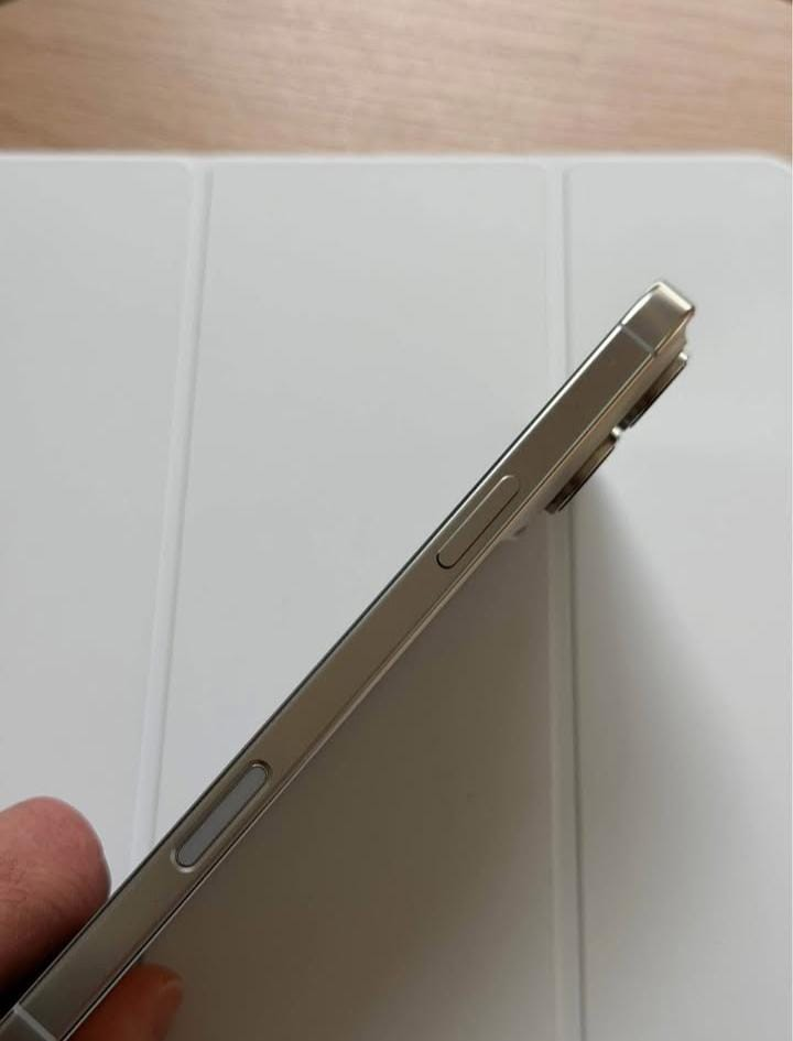 iPhone 16 Pro max Carousel 4