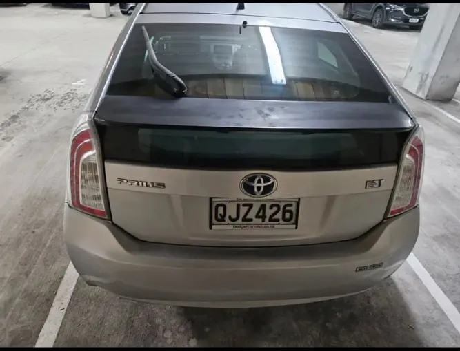 2012 Toyota Prius v  Carousel 3