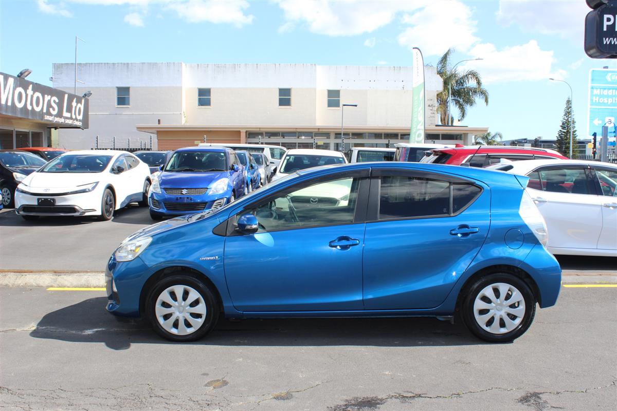 2014 Toyota Aqua G Leather Push Start Carousel 6