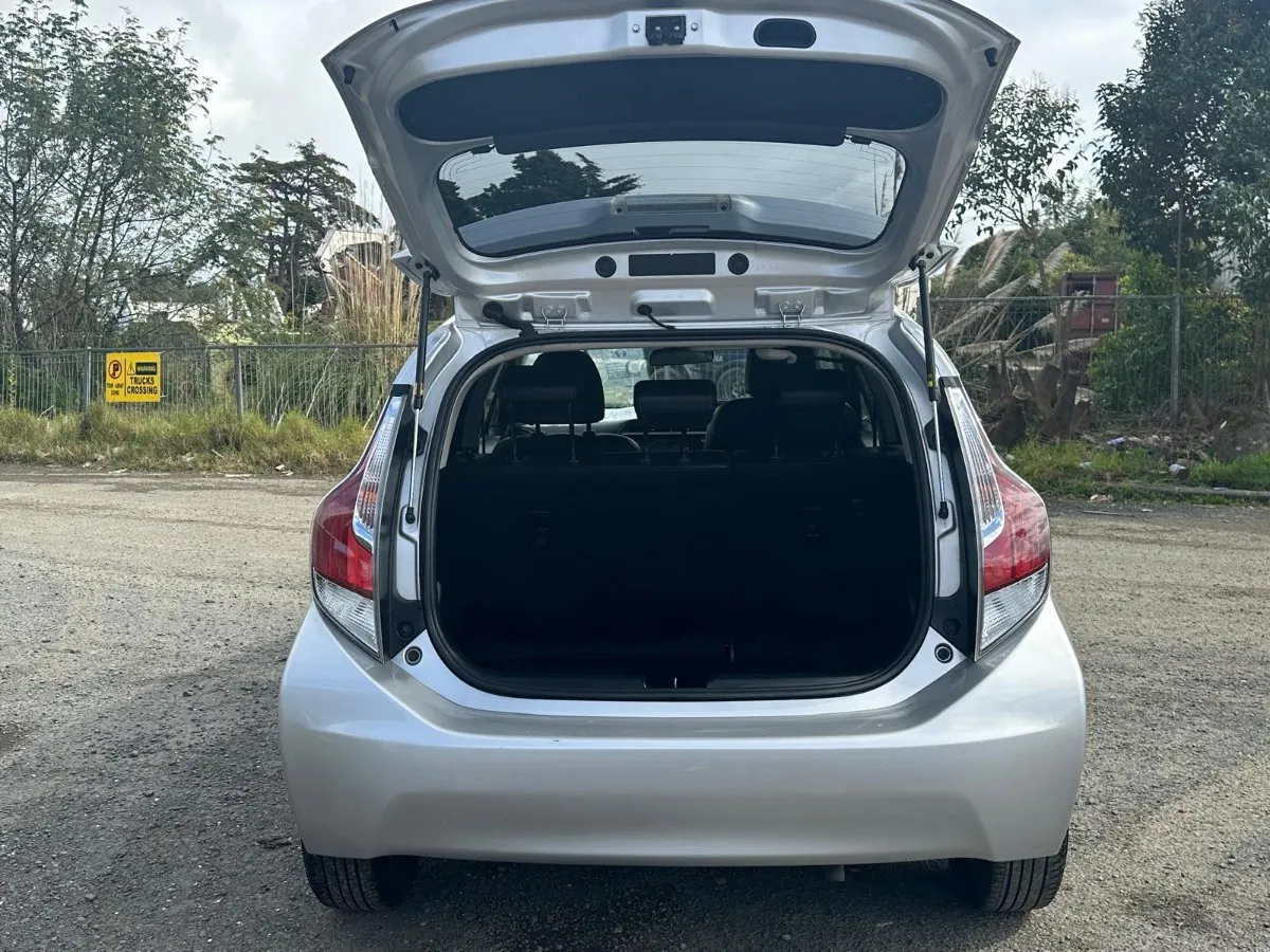 2017 Toyota Aqua Carousel 3