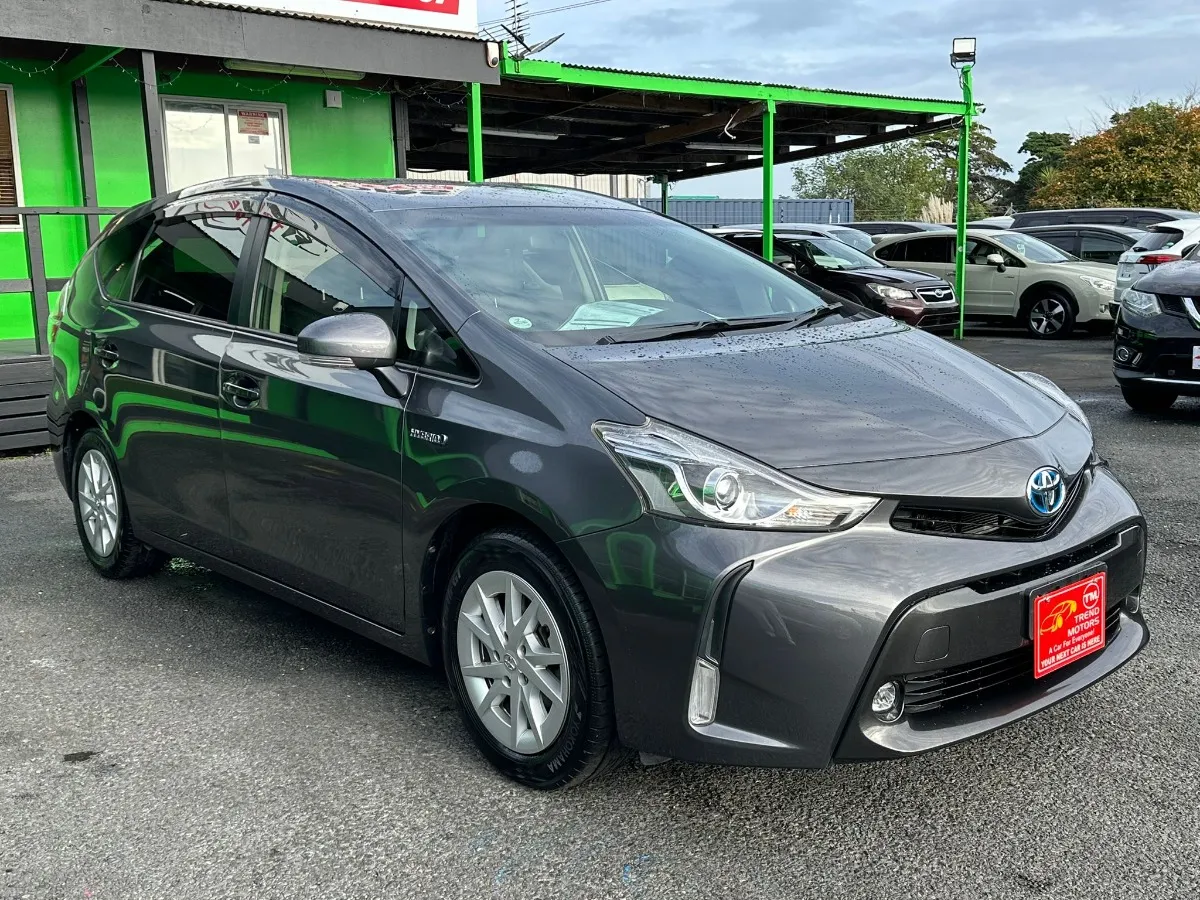 2015 Toyota Prius Carousel 6