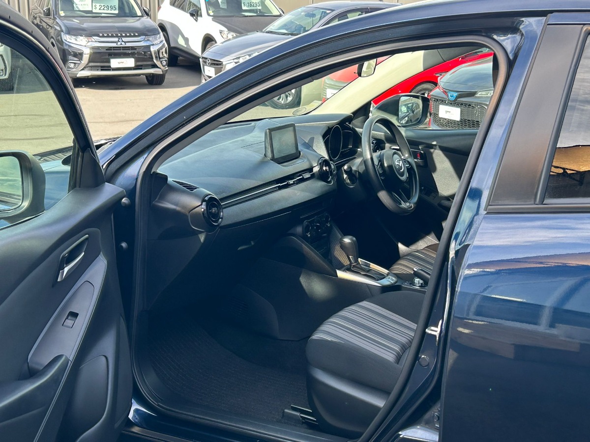 2021 Mazda 2 Carousel 3