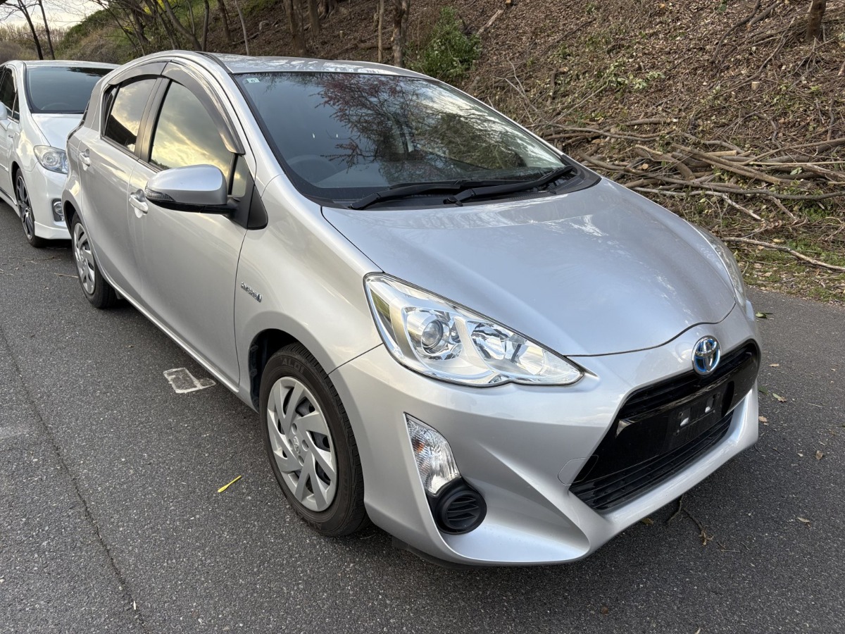 2015 Toyota Aqua Carousel 3