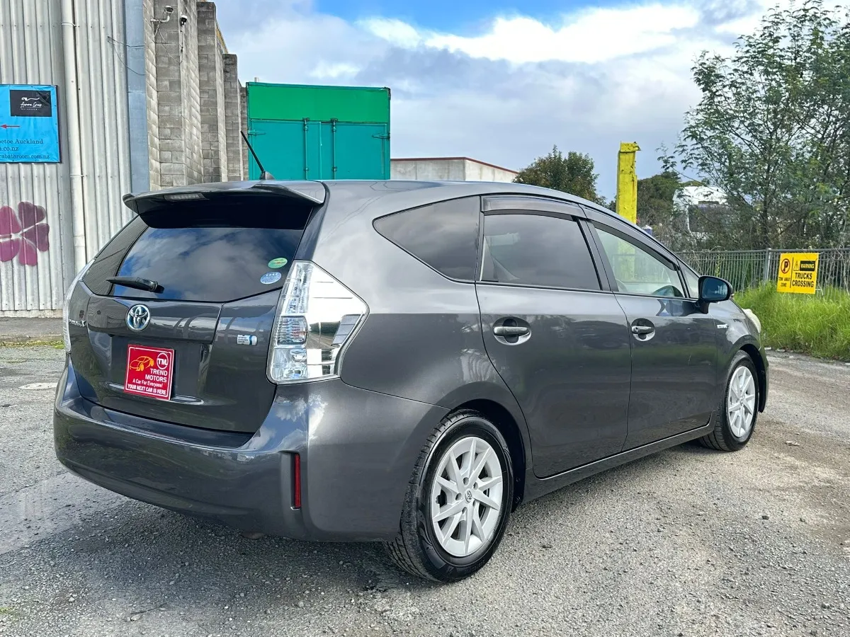 2013 Toyota Prius Carousel 8