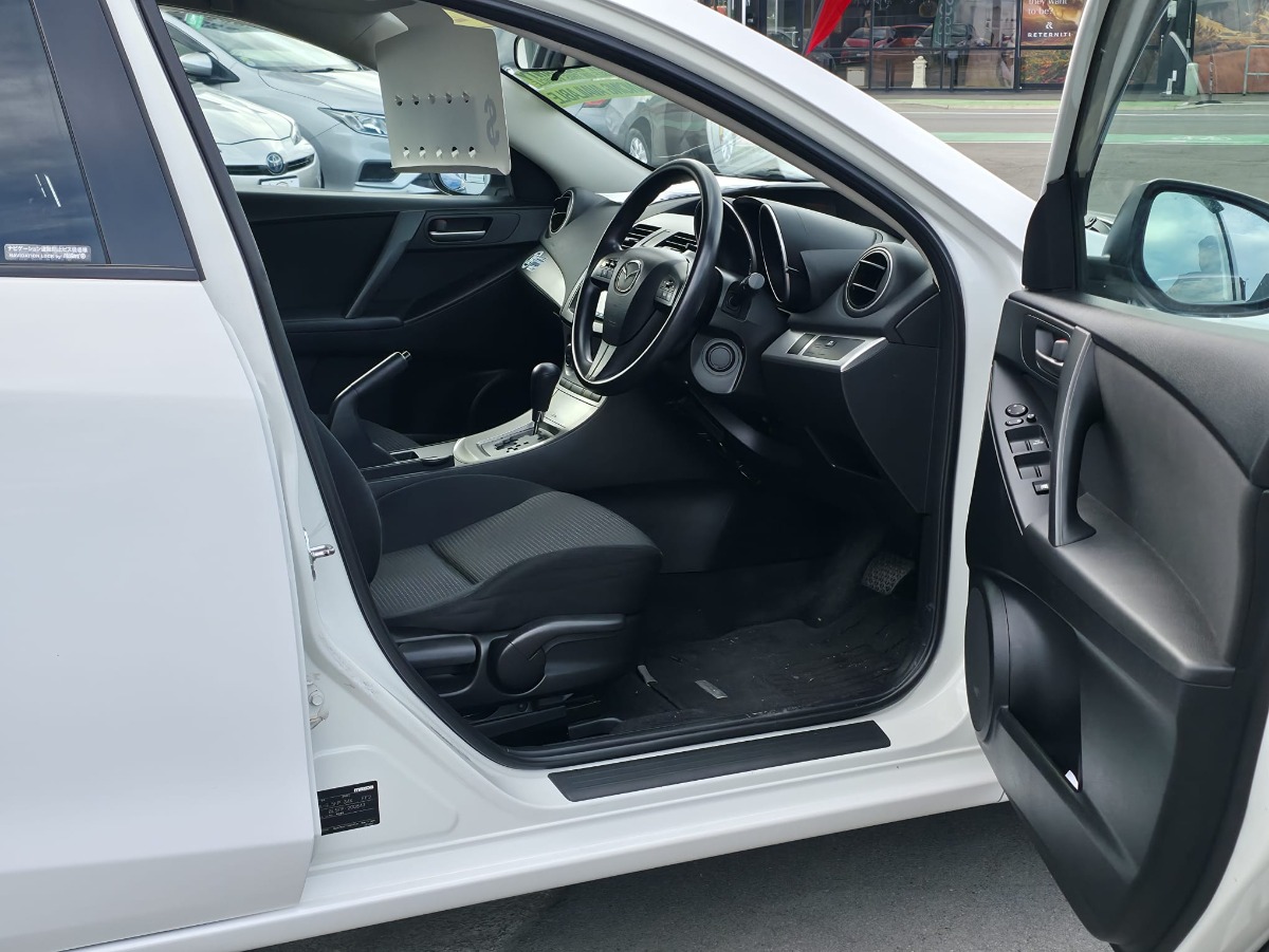 2012 Mazda Axela Carousel 4