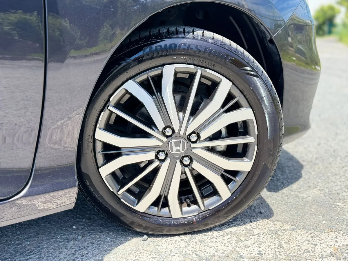 2018 Honda Grace Carousel 4