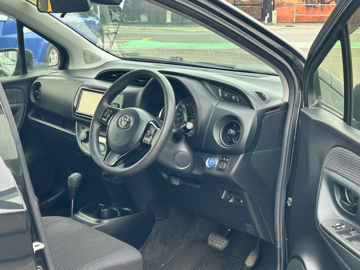 2018 Toyota Prius Carousel 1