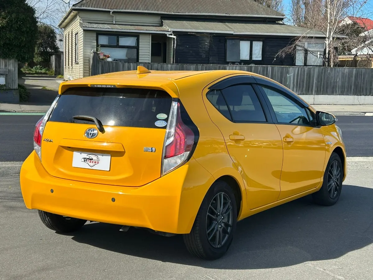 2017 Toyota Aqua G PACKAGE PUSH START Carousel 3