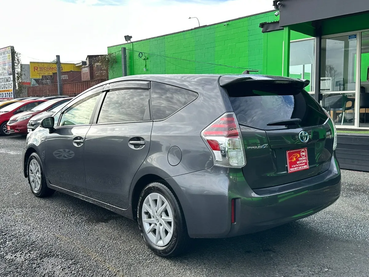 2015 Toyota Prius Carousel 5
