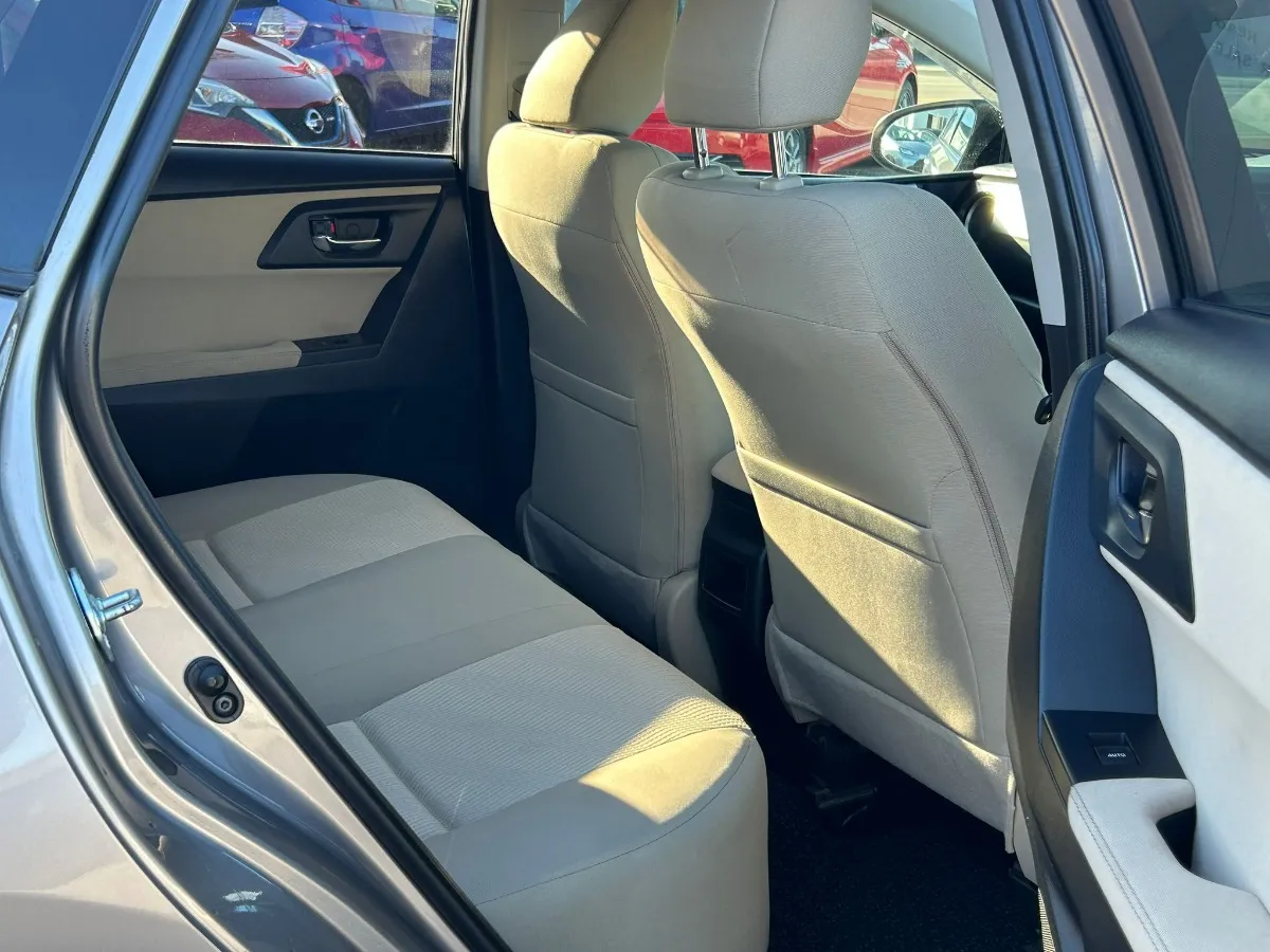 2012 Toyota Auris Carousel 8