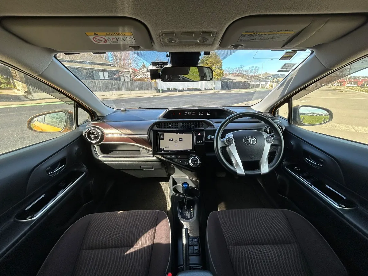 2017 Toyota Aqua G PACKAGE PUSH START Carousel 7