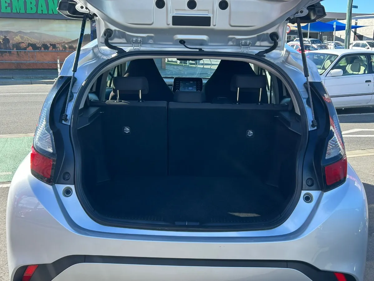 2022 Toyota Aqua X 4WD Carousel 6