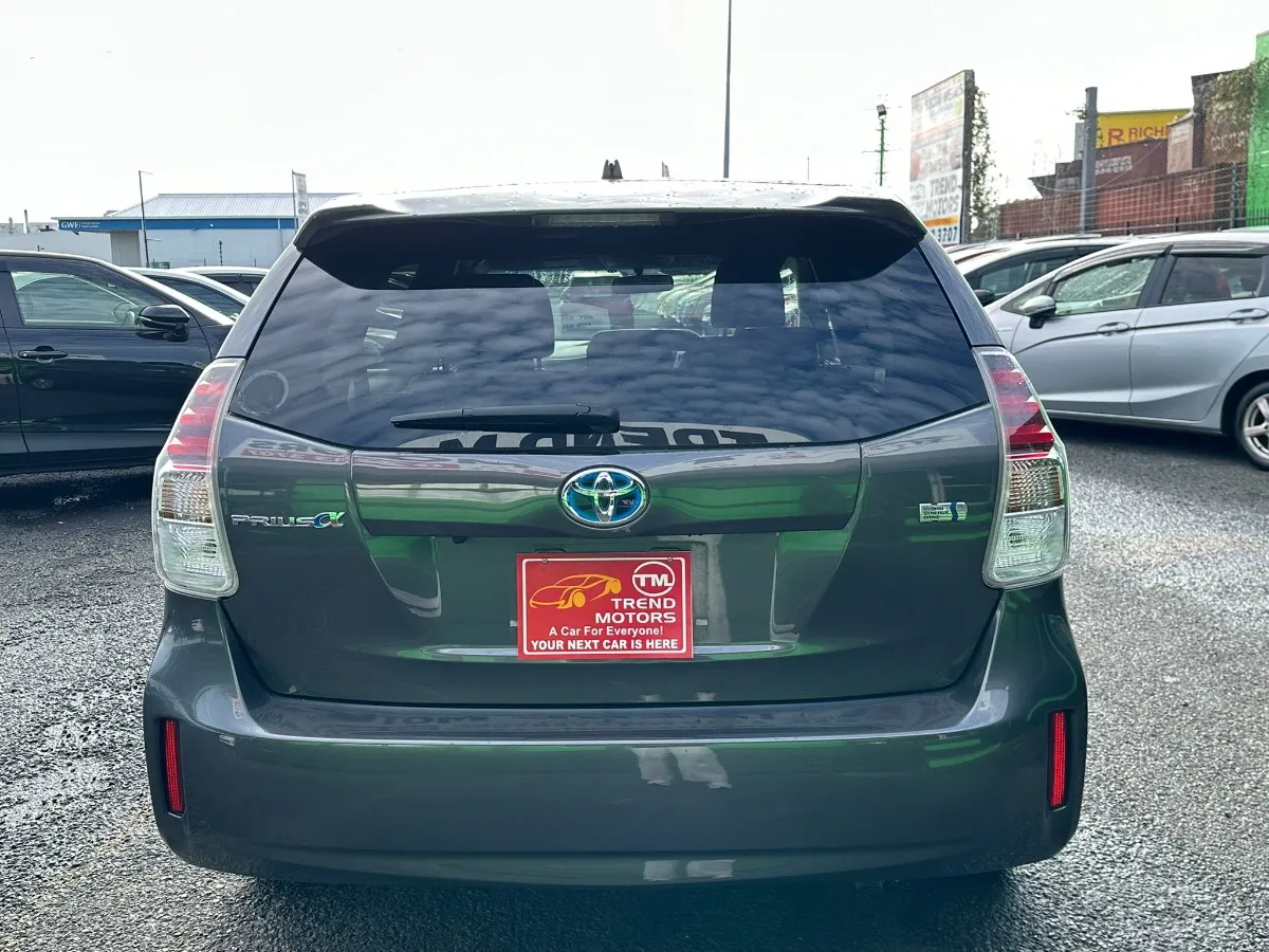 2015 Toyota Prius Carousel 4