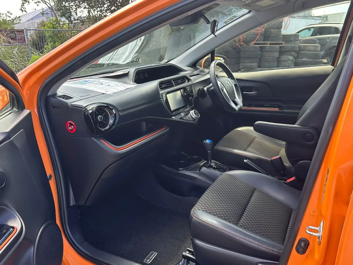 2015 Toyota Aqua X- URBAN Carousel 9