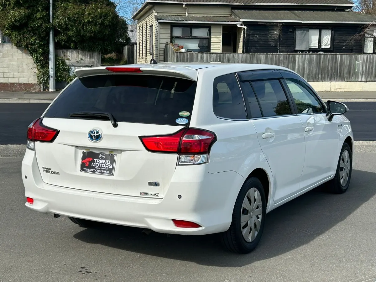 2017 Toyota Corolla Fielder Hybrid Carousel 3