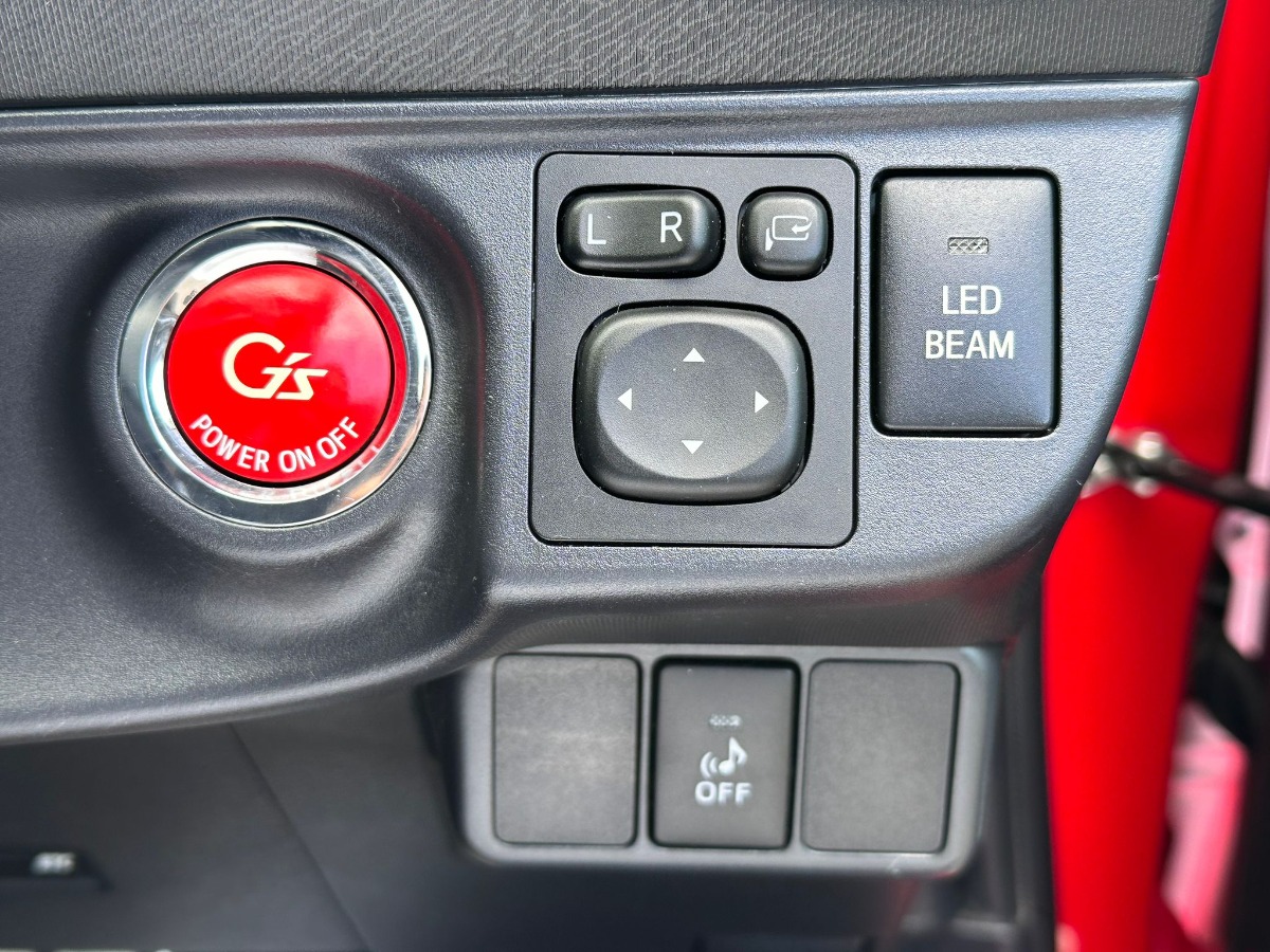 2015 Toyota Aqua Carousel 1