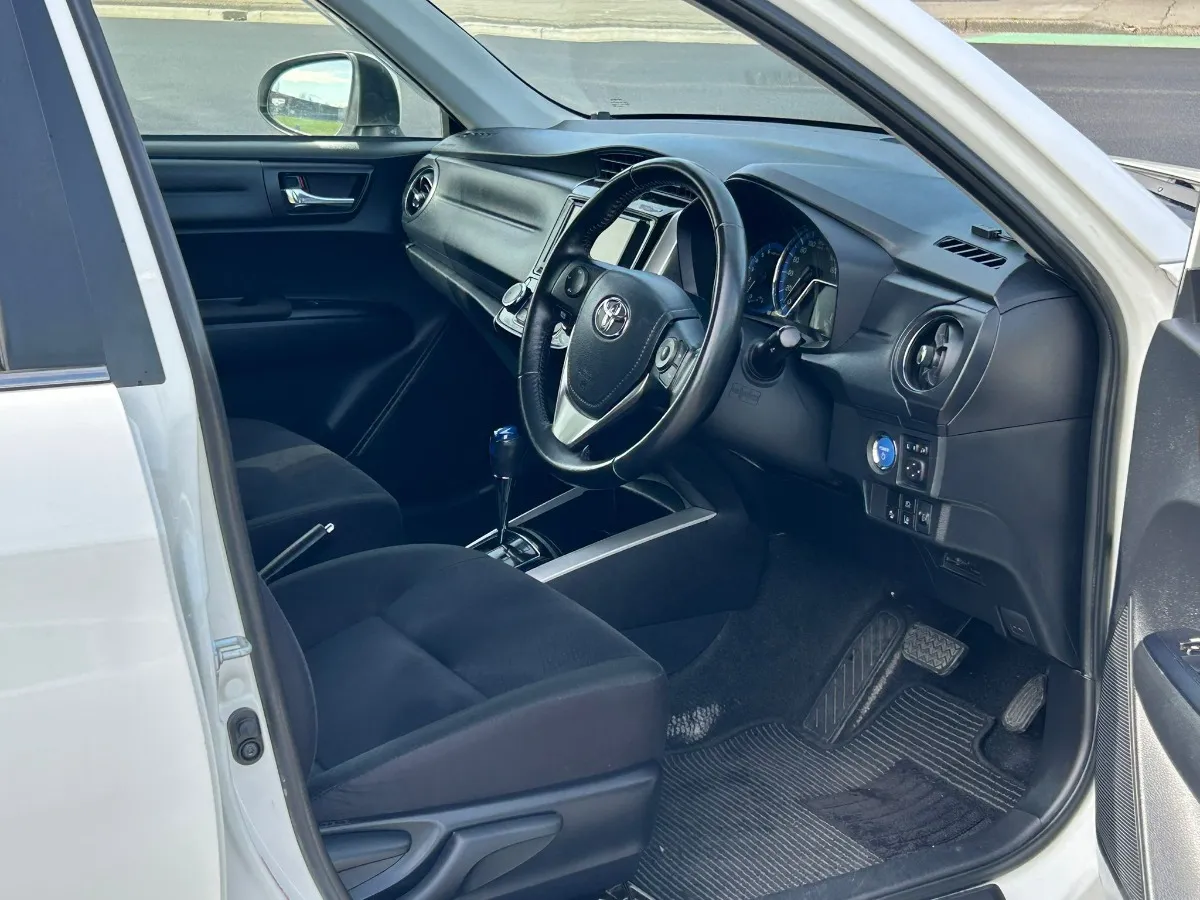 2017 Toyota Corolla Fielder Hybrid Carousel 5