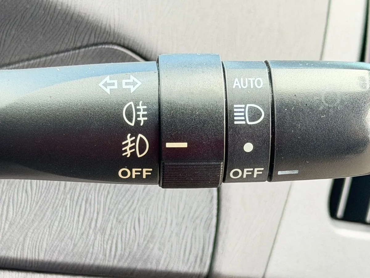 2013 Toyota Prius S MYCOORDE Carousel 16