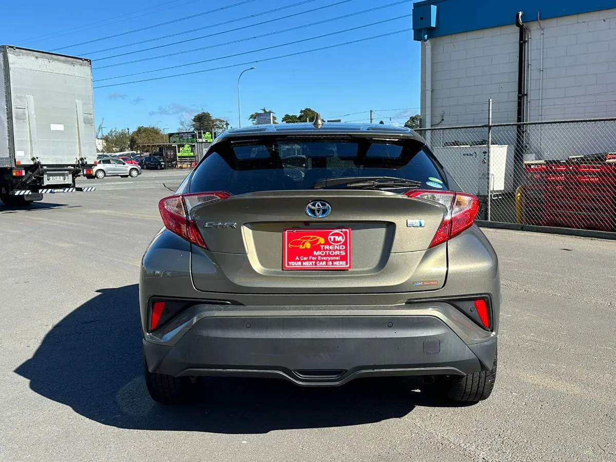 2019 Toyota C-HR Carousel 4
