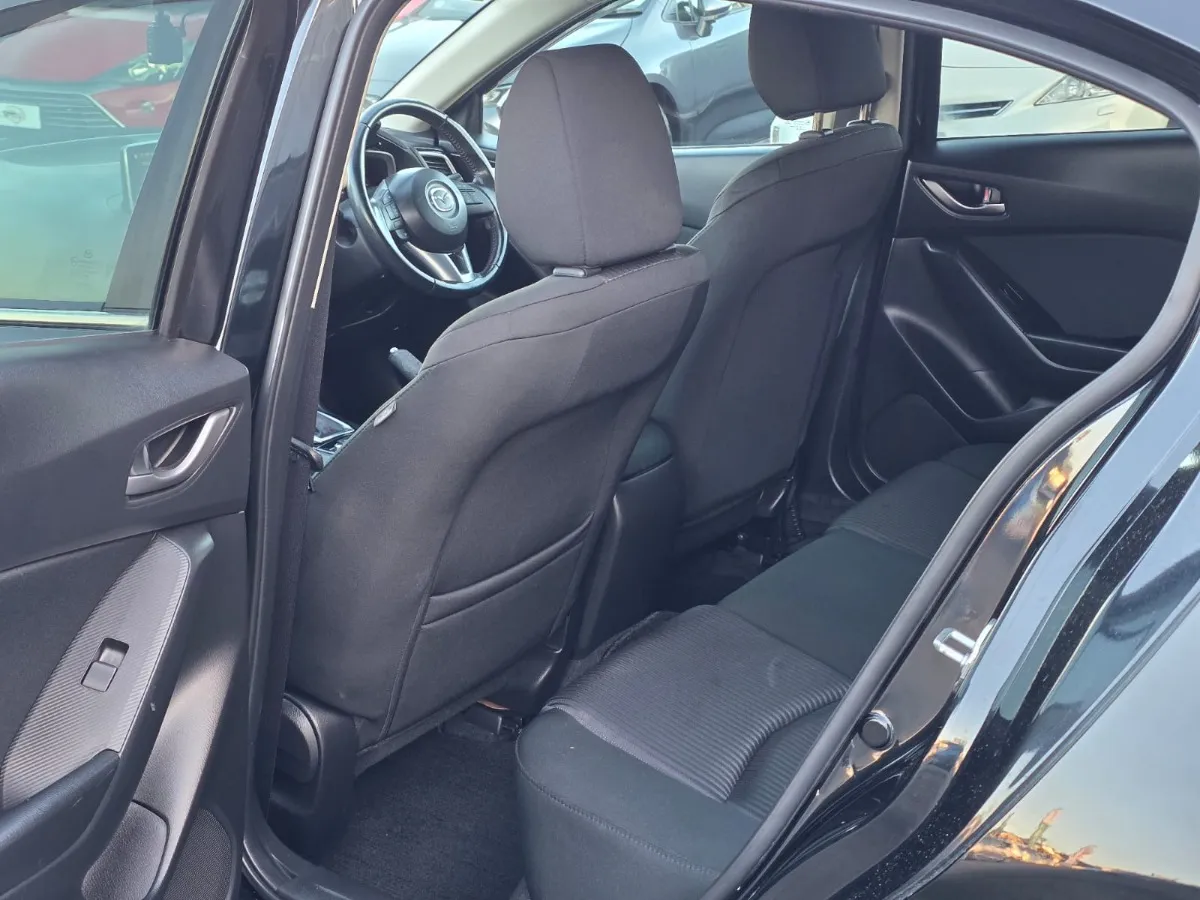2014 Mazda Axela Carousel 5