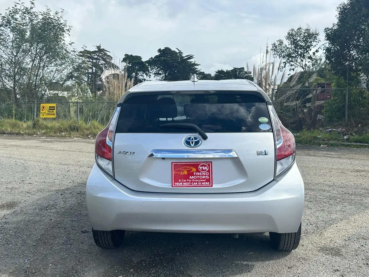 2017 Toyota Aqua Carousel 4