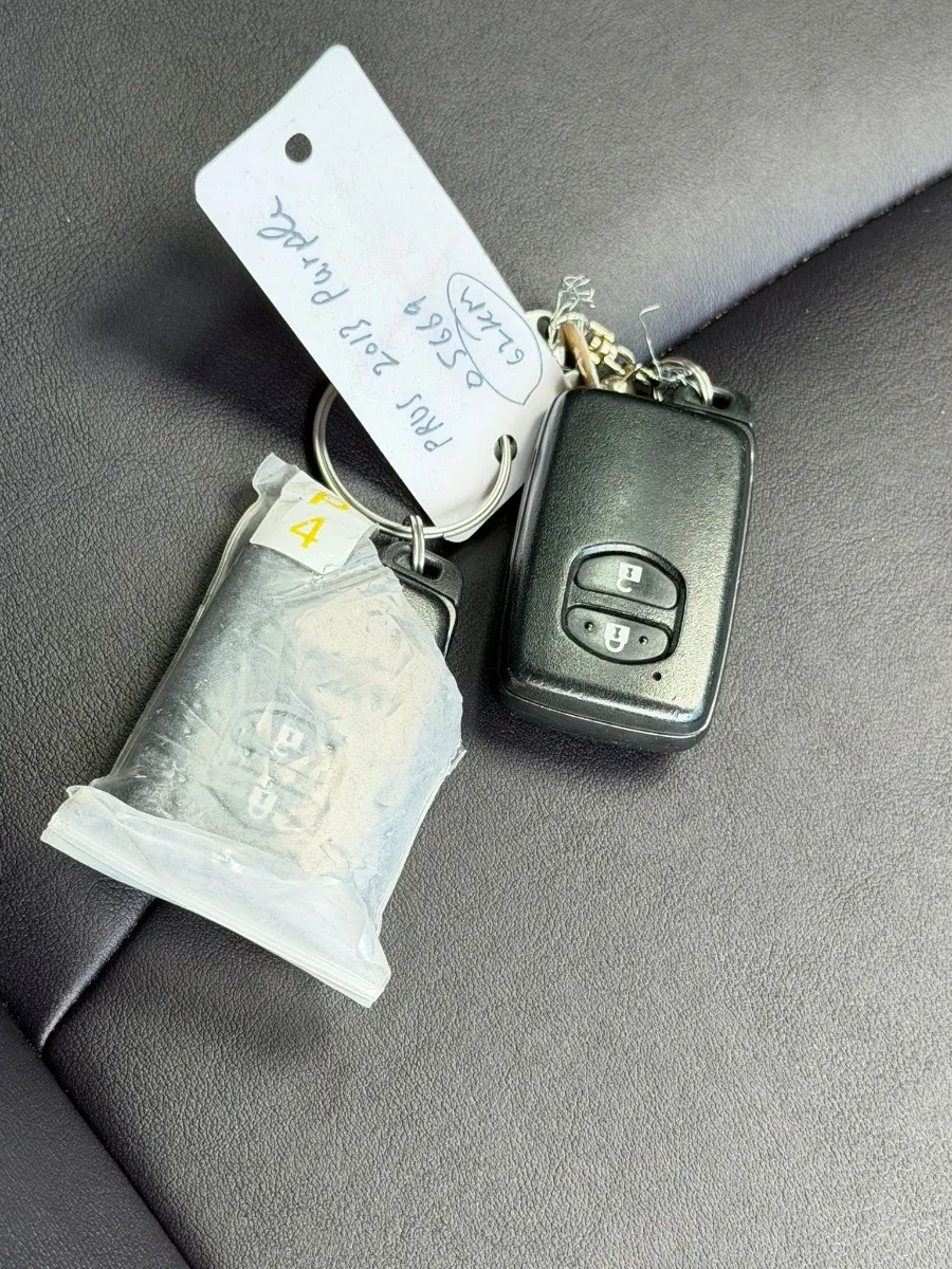 2013 Toyota Prius S MYCOORDE Carousel 13