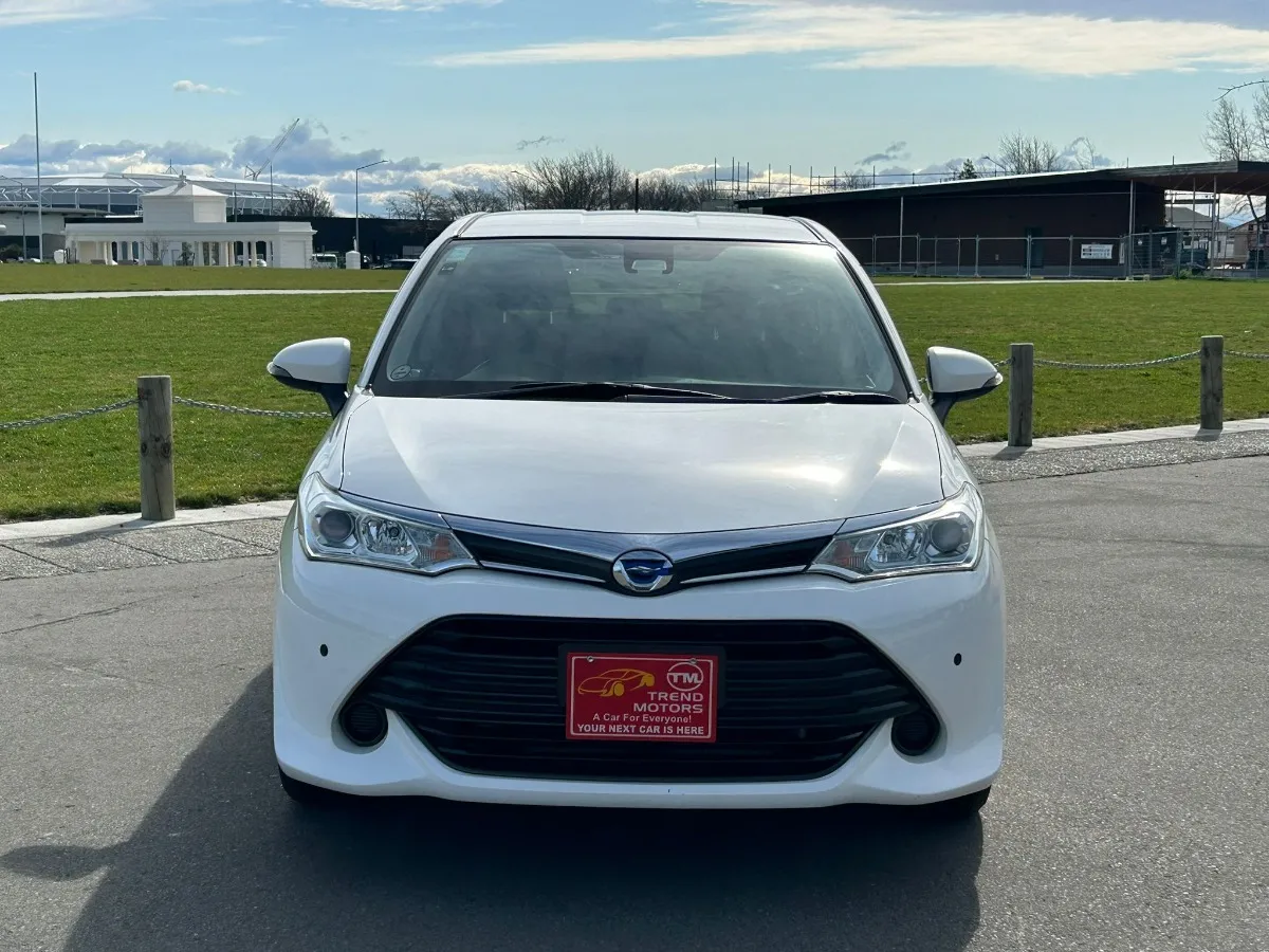 2017 Toyota Corolla Fielder Hybrid Carousel 1
