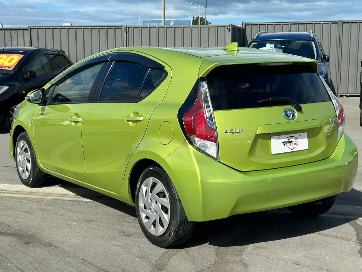 2015 Toyota Aqua G Push Start Carousel 3