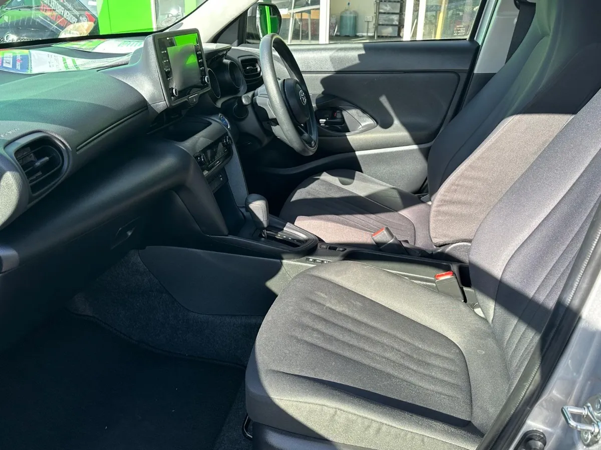 2021 Toyota Yaris Carousel 7