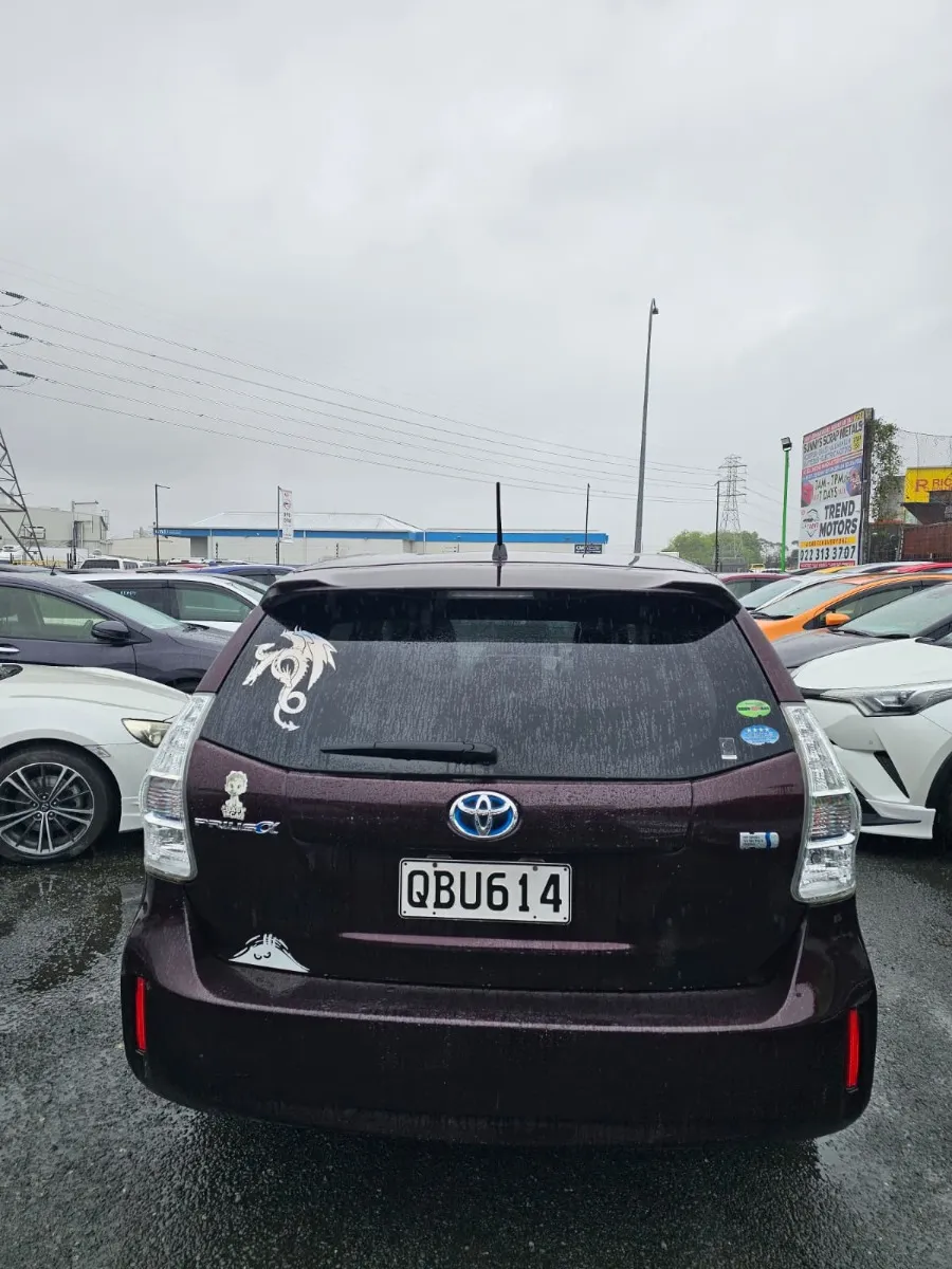 2014 Toyota Prius Carousel 1