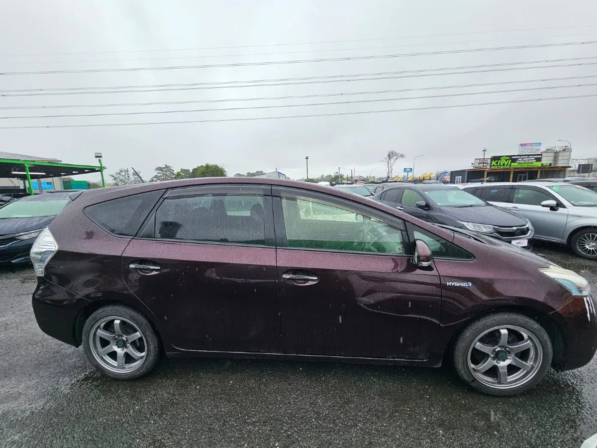 2014 Toyota Prius Carousel 6