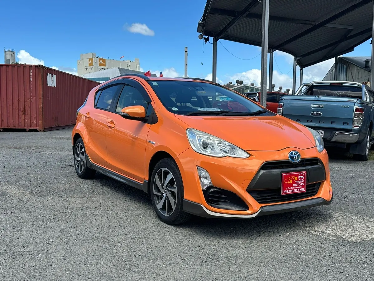 2015 Toyota Aqua X- URBAN Carousel 13
