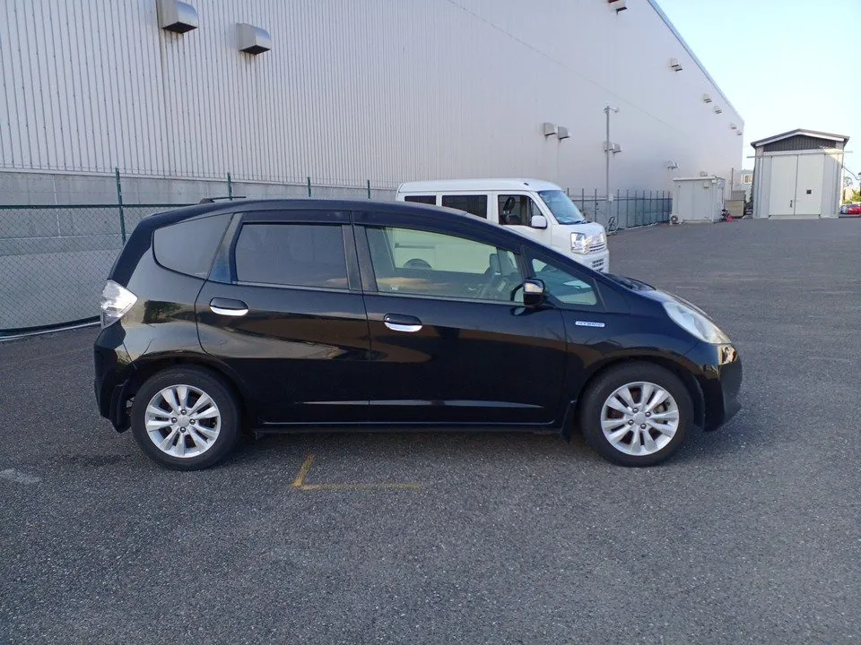 2013 Honda Fit Hybrid XH selection fine style Carousel 3