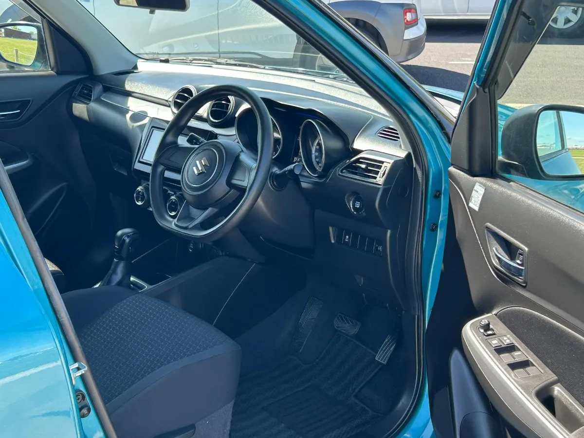 2017 Suzuki Swift 5D XG Carousel 6