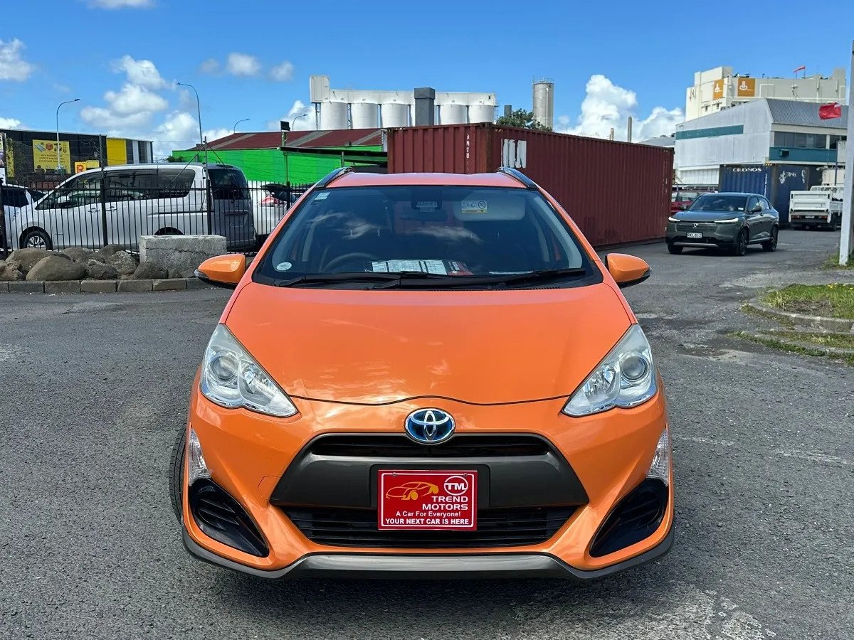 2015 Toyota Aqua X- URBAN Carousel 14