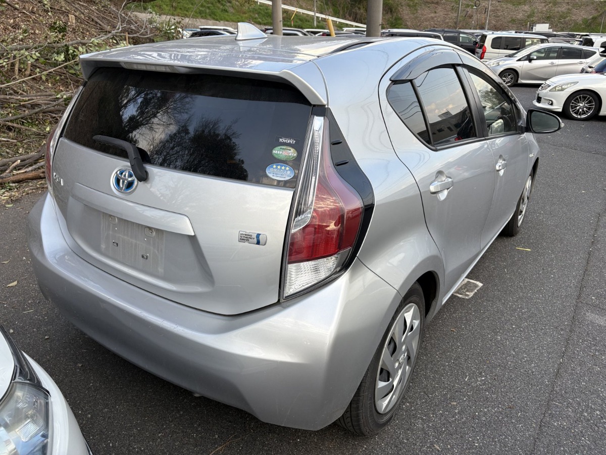2015 Toyota Aqua Carousel 4