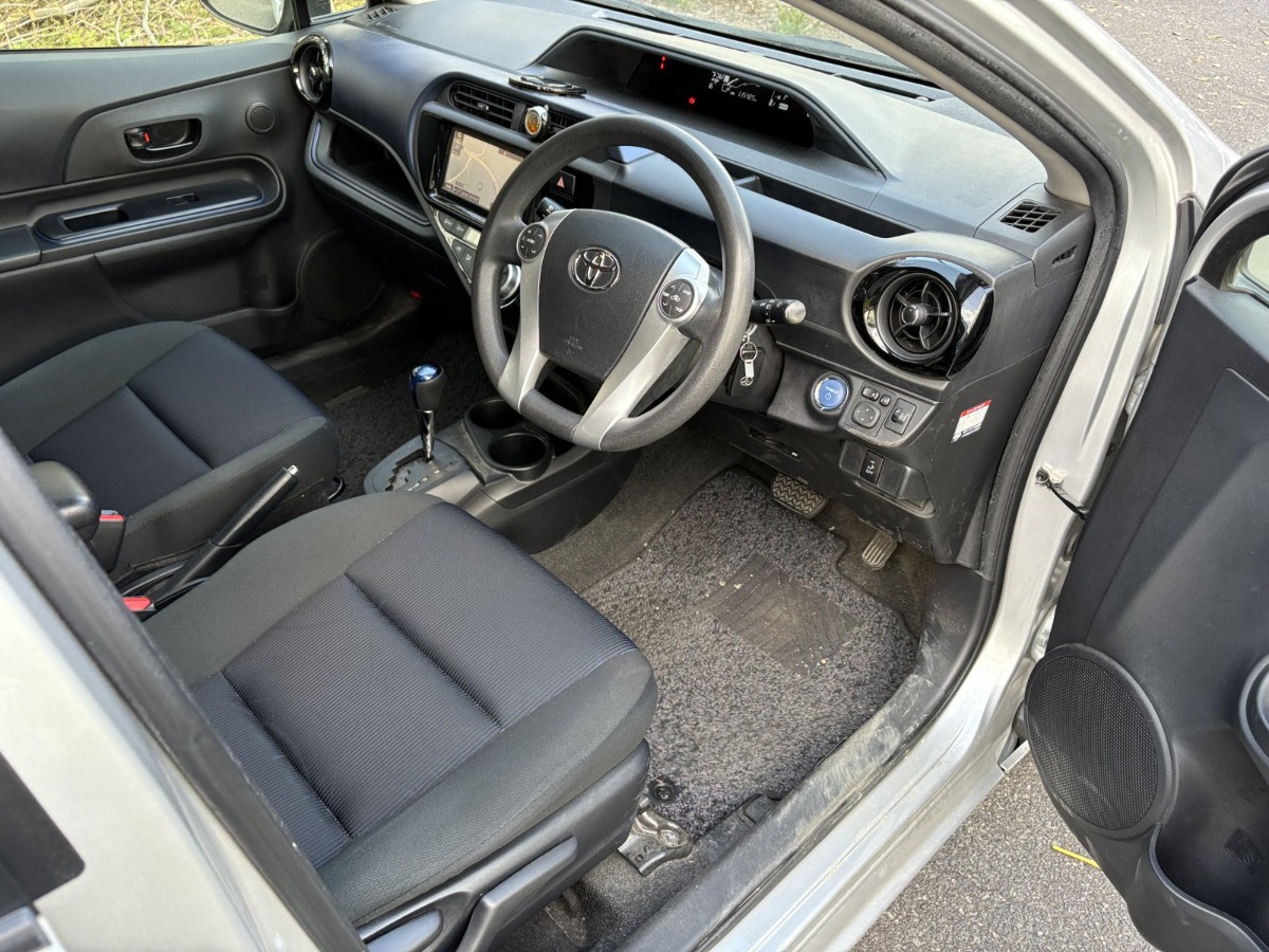2015 Toyota Aqua Carousel 5